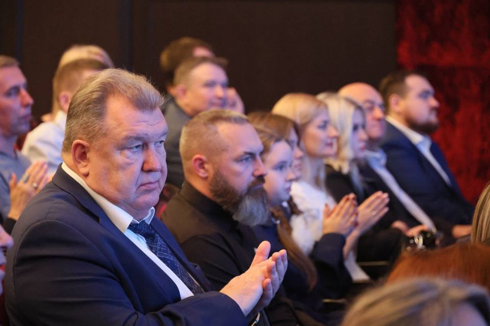 Ко Дню народного единства в городе Белгороде состоялось торжественное мероприятие, посвященное этому праздничному событию Ко Дню народного единства в городе Белгороде состоялось торжественное мероприятие, посвященное этому праздничному событию