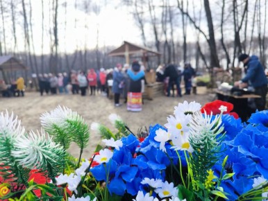 Андрей Миськов: Сегодня, в этот значимый для всей страны день, новооскольцы собрались на святом месте — у купели в честь Казанской иконы Божией Матери в микрорайоне Заольхи