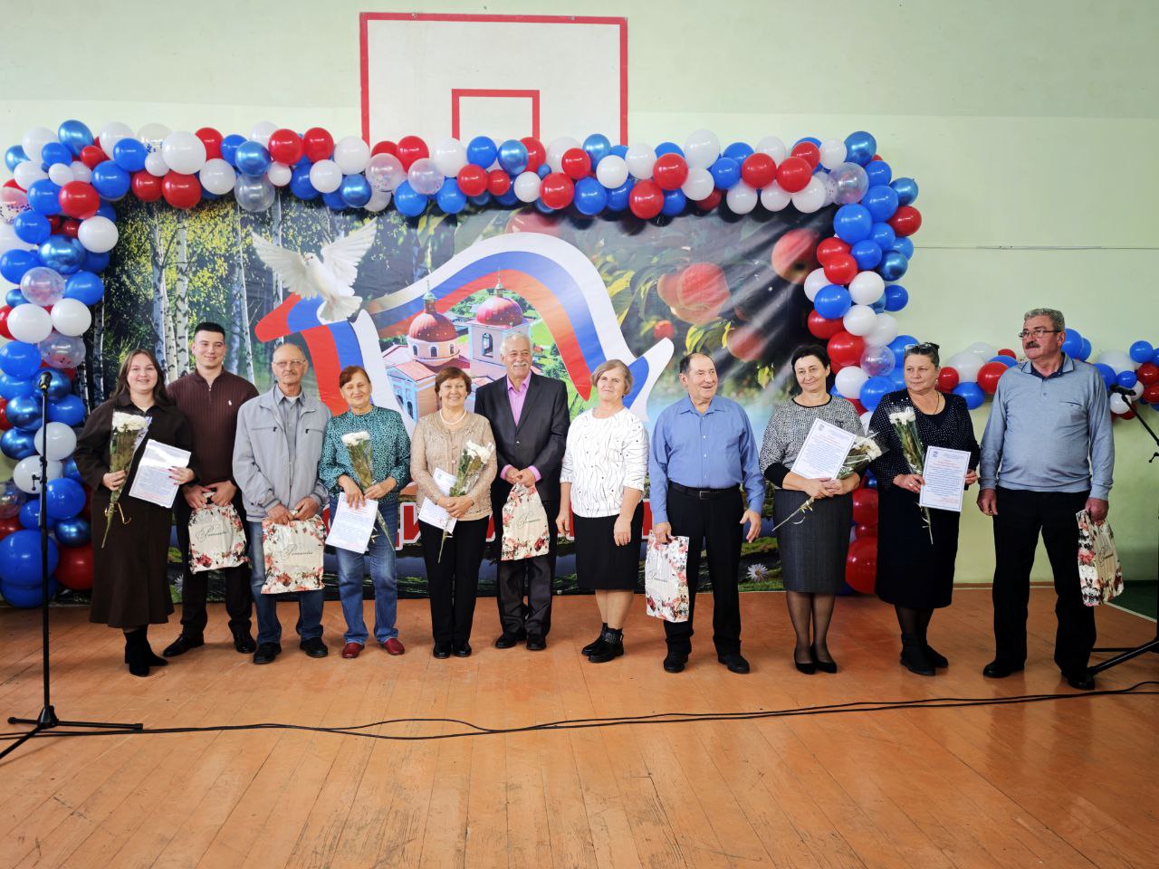 Николай Нестеров: С большим удовольствием поздравил жителей села Плоское с Днём села и престольным праздником Николай Нестеров: С большим удовольствием поздравил жителей села Плоское с Днём села и престольным праздником