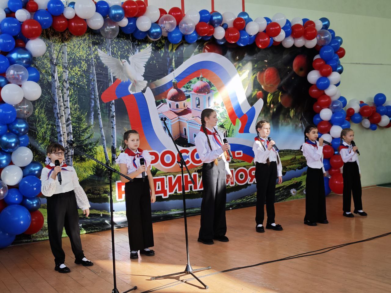 Николай Нестеров: С большим удовольствием поздравил жителей села Плоское с Днём села и престольным праздником Николай Нестеров: С большим удовольствием поздравил жителей села Плоское с Днём села и престольным праздником