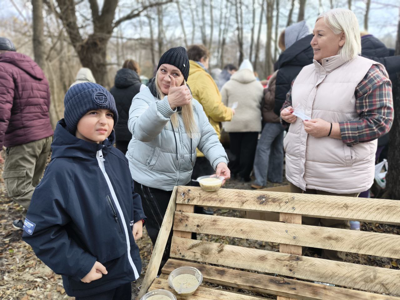 Андрей Миськов: Сегодня, в этот значимый для всей страны день, новооскольцы собрались на святом месте — у купели в честь Казанской иконы Божией Матери в микрорайоне Заольхи Андрей Миськов: Сегодня, в этот значимый для всей страны день, новооскольцы собрались на святом месте — у купели в честь Казанской иконы Божией Матери в микрорайоне Заольхи