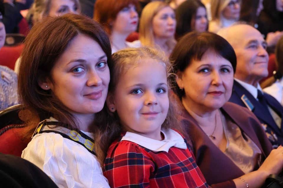 Ко Дню народного единства в городе Белгороде состоялось торжественное мероприятие, посвященное этому праздничному событию Ко Дню народного единства в городе Белгороде состоялось торжественное мероприятие, посвященное этому праздничному событию