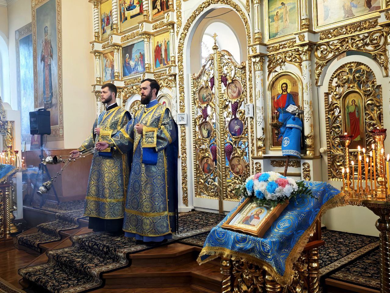 Сегодня православный праздник Казанской иконы Божией Матери,  жители сёл Казанка, Сидоровка и Плоское отмечают престольный праздник Сегодня православный праздник Казанской иконы Божией Матери,  жители сёл Казанка, Сидоровка и Плоское отмечают престольный праздник