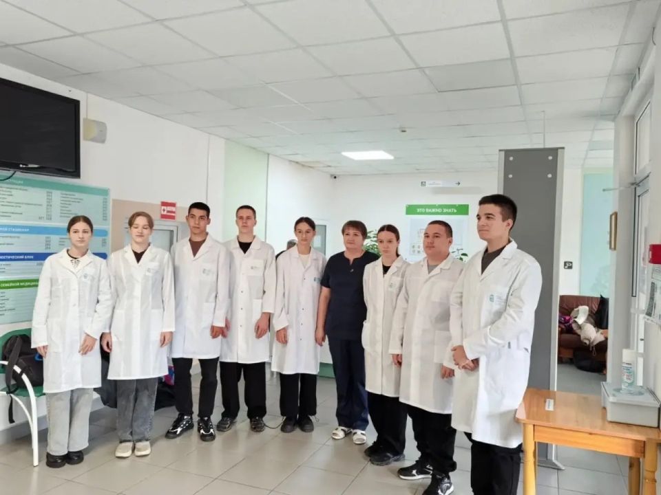 Учащиеся 10 медкласса Вейделевской средней школы провели свои каникулы с пользой и прошли практику в Вейделевской ЦРБ Учащиеся 10 медкласса Вейделевской средней школы провели свои каникулы с пользой и прошли практику в Вейделевской ЦРБ