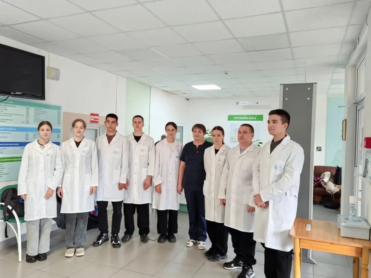 Учащиеся 10 медкласса Вейделевской средней школы провели свои каникулы с пользой и прошли практику в Вейделевской ЦРБ Учащиеся 10 медкласса Вейделевской средней школы провели свои каникулы с пользой и прошли практику в Вейделевской ЦРБ