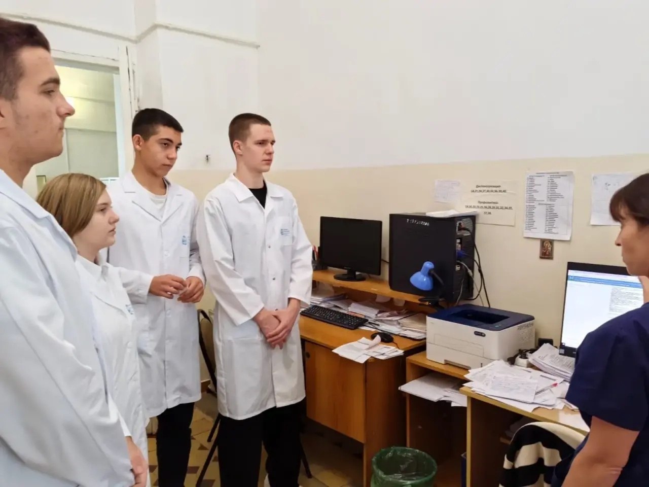 Учащиеся 10 медкласса Вейделевской средней школы провели свои каникулы с пользой и прошли практику в Вейделевской ЦРБ Учащиеся 10 медкласса Вейделевской средней школы провели свои каникулы с пользой и прошли практику в Вейделевской ЦРБ