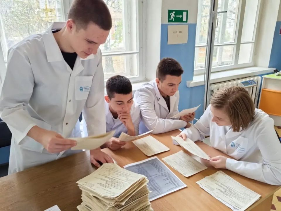 Учащиеся 10 медкласса Вейделевской средней школы провели свои каникулы с пользой и прошли практику в Вейделевской ЦРБ