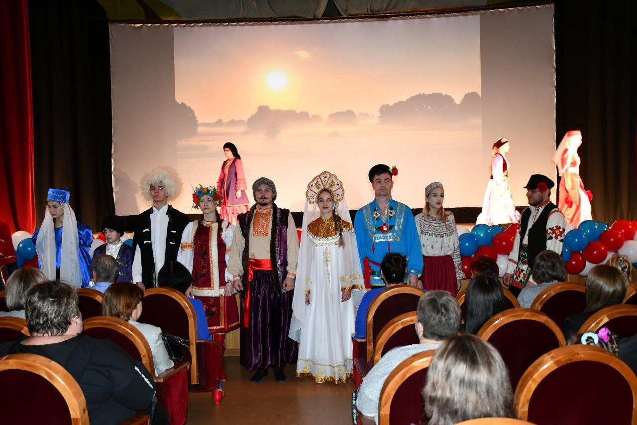 В Красногвардейском районе прошли патриотические мероприятия ко Дню народного единства В Красногвардейском районе прошли патриотические мероприятия ко Дню народного единства