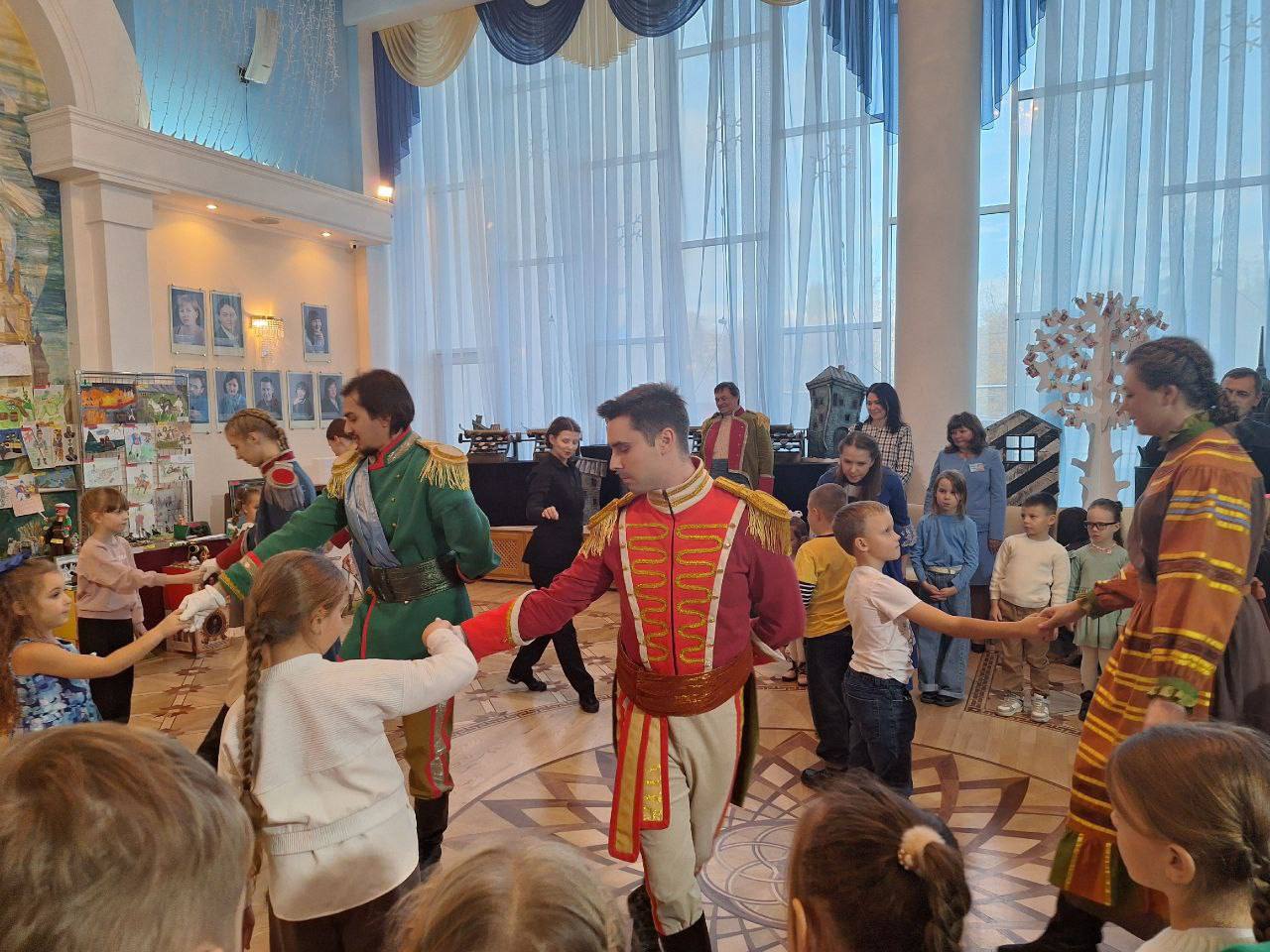 В Белгородских государственных учреждениях культуры прошли праздничные мероприятия в честь Дня народного единства В Белгородских государственных учреждениях культуры прошли праздничные мероприятия в честь Дня народного единства