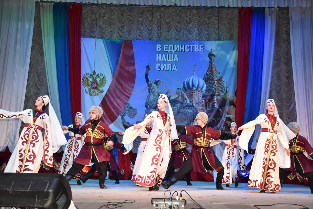 «В единстве наша сила». В День народного единства в центре культурного развития состоялся праздничный концерт «Слово во славу единства» «В единстве наша сила». В День народного единства в центре культурного развития состоялся праздничный концерт «Слово во славу единства»