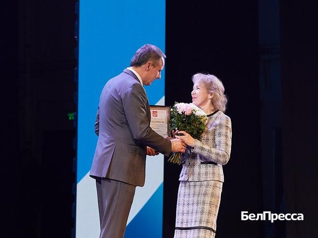 «У нас все герои»: Гладков вручил награды белгородцам в канун Дня народного единства