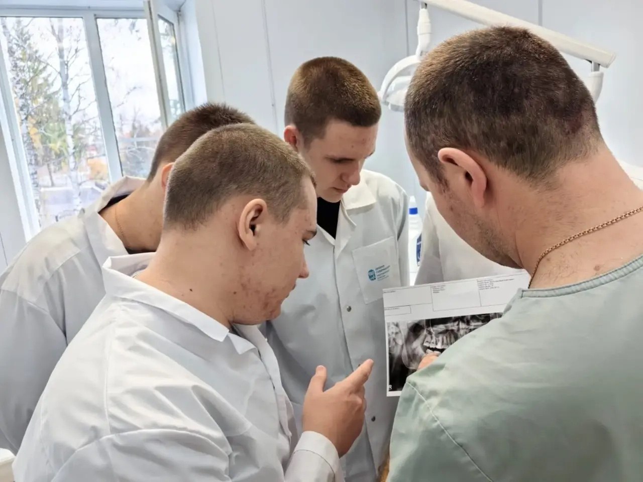 Учащиеся 10 медкласса Вейделевской средней школы провели свои каникулы с пользой и прошли практику в Вейделевской ЦРБ Учащиеся 10 медкласса Вейделевской средней школы провели свои каникулы с пользой и прошли практику в Вейделевской ЦРБ