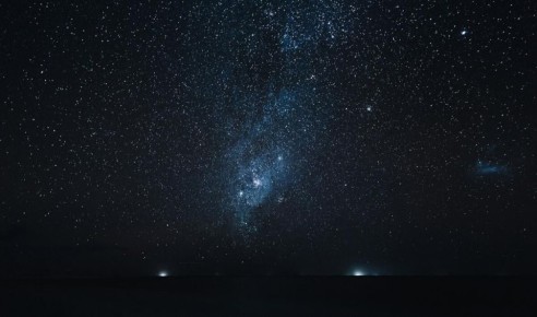 Почему космос темен, несмотря на множество звезд?