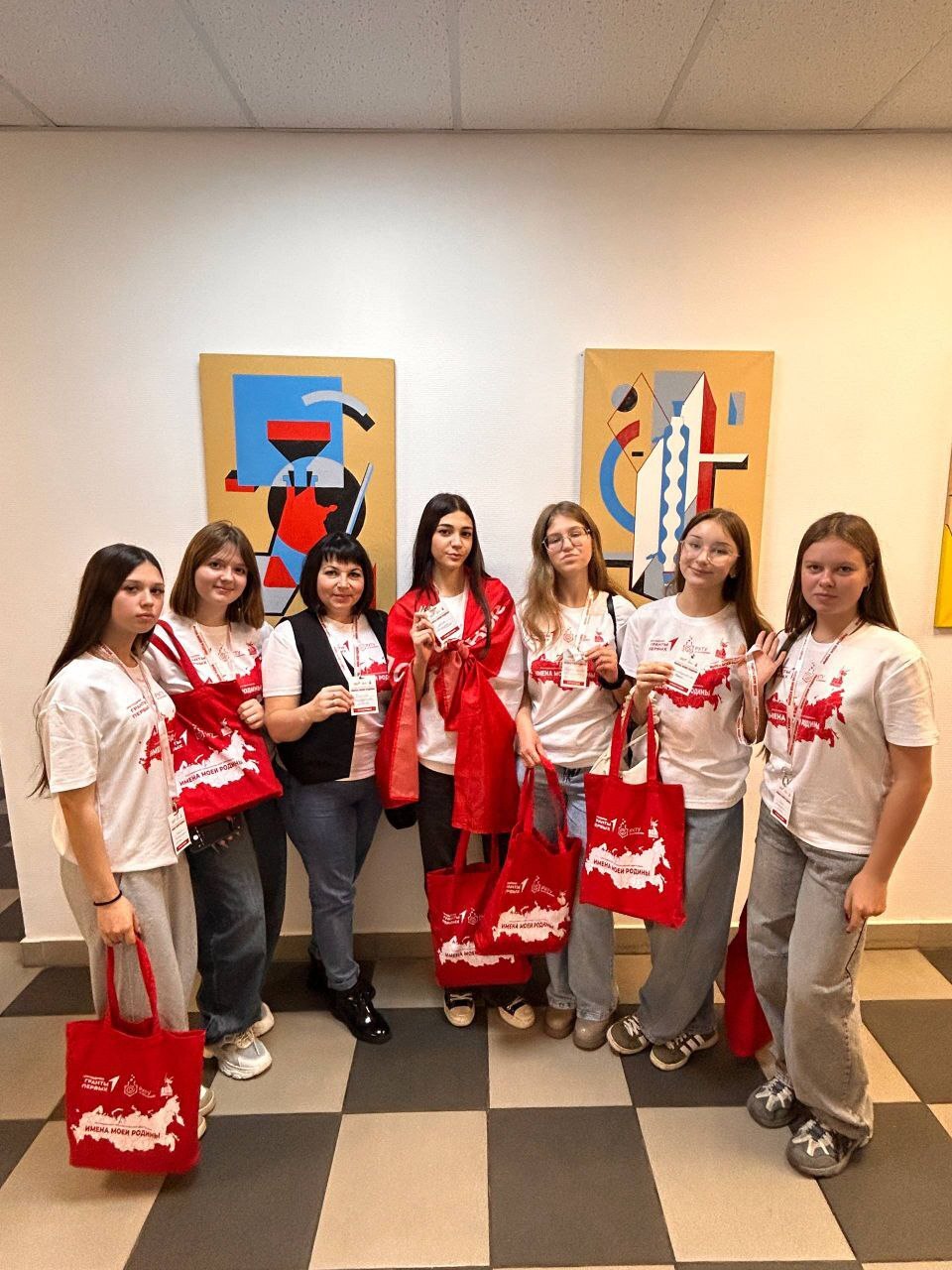 Ребята из Пятницкой средней школы приняли участие в молодёжно-патриотическом фестивале «Имена моей Родины», который прошёл в Российском химико-технологическом университете имени Д.И. Менделеева. Это событие собрало 80... Ребята из Пятницкой средней школы приняли участие в молодёжно-патриотическом фестивале «Имена моей Родины», который прошёл в Российском химико-технологическом университете имени Д.И. Менделеева. Это событие собрало 80...