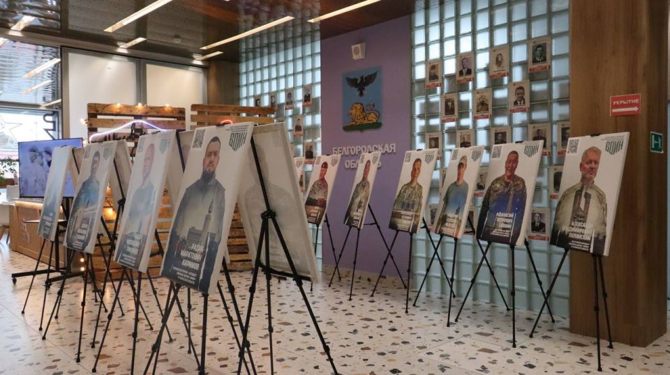 В Центре молодёжных инициатив Старого Оскола открылась выставка «Зал ВОИНской славы», подготовленная Центром «ВОИН» ко Дню народного единства В Центре молодёжных инициатив Старого Оскола открылась выставка «Зал ВОИНской славы», подготовленная Центром «ВОИН» ко Дню народного единства