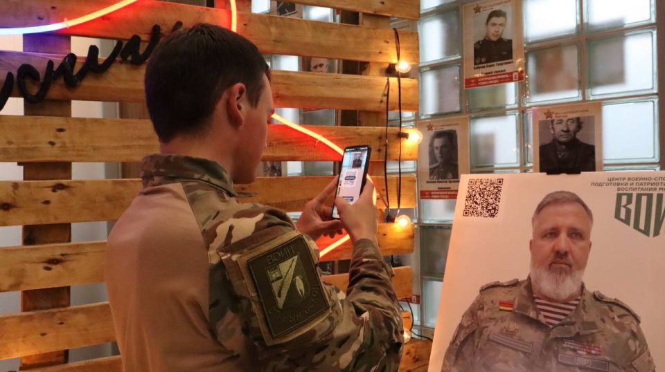 В Центре молодёжных инициатив Старого Оскола открылась выставка «Зал ВОИНской славы», подготовленная Центром «ВОИН» ко Дню народного единства В Центре молодёжных инициатив Старого Оскола открылась выставка «Зал ВОИНской славы», подготовленная Центром «ВОИН» ко Дню народного единства