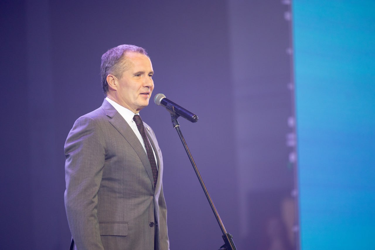 Владимир Жданов: Губернатор Белгородской области Вячеслав Гладков вручил государственные и региональные награды жителям, которые внесли значительный вклад в развитие региона Владимир Жданов: Губернатор Белгородской области Вячеслав Гладков вручил государственные и региональные награды жителям, которые внесли значительный вклад в развитие региона