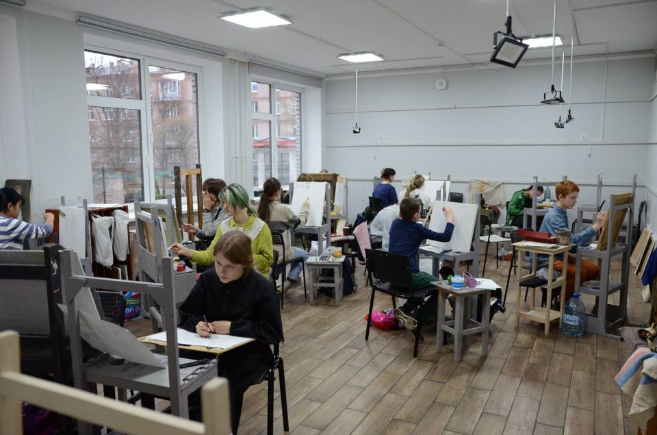 Андрей Миськов: Ученица художественного отделения детской школы искусств им. Н.И. Платонова Елизавета Ковалёва завоевала звание лауреата III степени на X Международном осеннем конкурсе «Артлицей Петербург. Защитники...