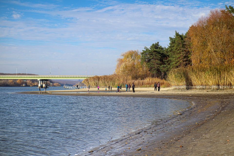 В районе «Пикник-Парка» образовалась обширная коса В районе «Пикник-Парка» образовалась обширная коса