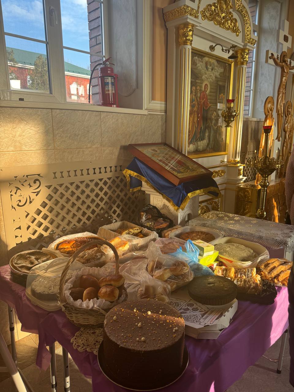 К акции #ПирогНаЧетвертое присоединились сёстры и батюшки из Борисовского Богородице-Тихвинского монастыря К акции #ПирогНаЧетвертое присоединились сёстры и батюшки из Борисовского Богородице-Тихвинского монастыря