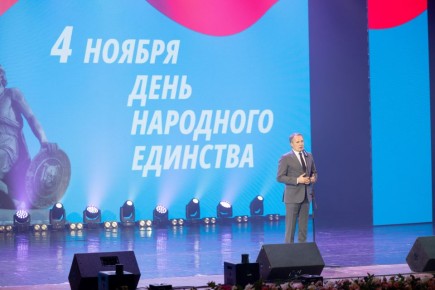 Николай Нестеров: В рамках торжественного мероприятия, посвящённого Дню народного единства, губернатор Белгородской области Вячеслав Владимирович Гладков вручил государственные и региональные награды жителям, чей труд и...
