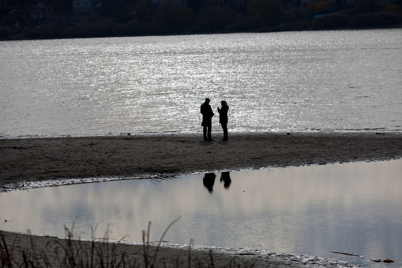 В районе «Пикник-Парка» образовалась обширная коса В районе «Пикник-Парка» образовалась обширная коса