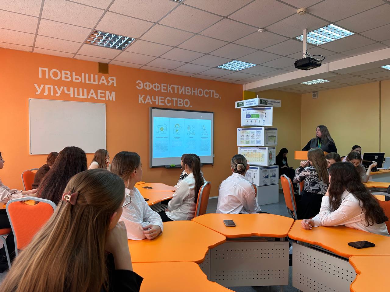 В рамках проекта «Университетские среды» и развития партнерства с ПАО «Сбербанк России» 29 октября в нашем филиале состоялась серия образовательных событий, направленных на повышение финансовой грамотности и кибербезопасности В рамках проекта «Университетские среды» и развития партнерства с ПАО «Сбербанк России» 29 октября в нашем филиале состоялась серия образовательных событий, направленных на повышение финансовой грамотности и кибербезопасности