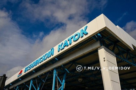 Мэр Белгорода Валентин Демидов проверил ход подготовки Есенинского катка к зимнему сезону