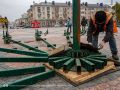 На Соборной площади Белгорода приступили к установке главной новогодней ели области