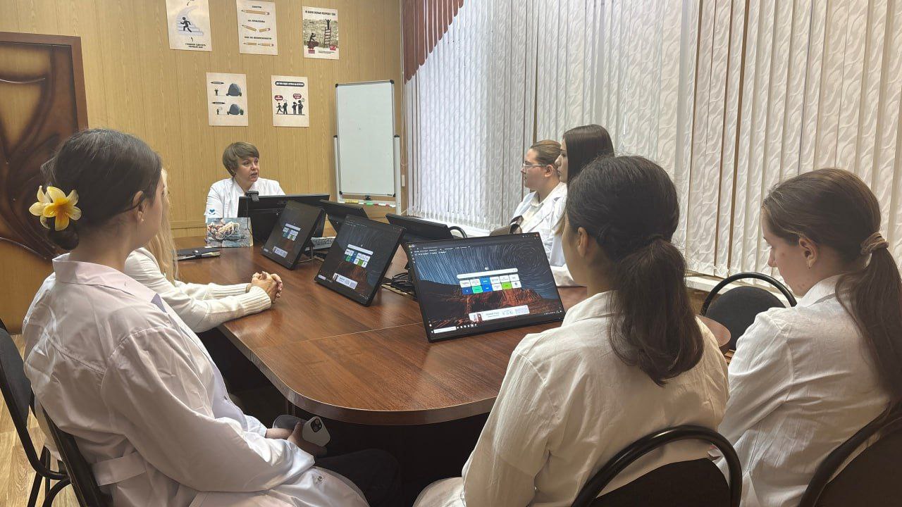 Галина Руденко: Ученики медицинского класса Ливенской школы №1 прошли практику в Красногвардейской Центральной районной больнице Галина Руденко: Ученики медицинского класса Ливенской школы №1 прошли практику в Красногвардейской Центральной районной больнице