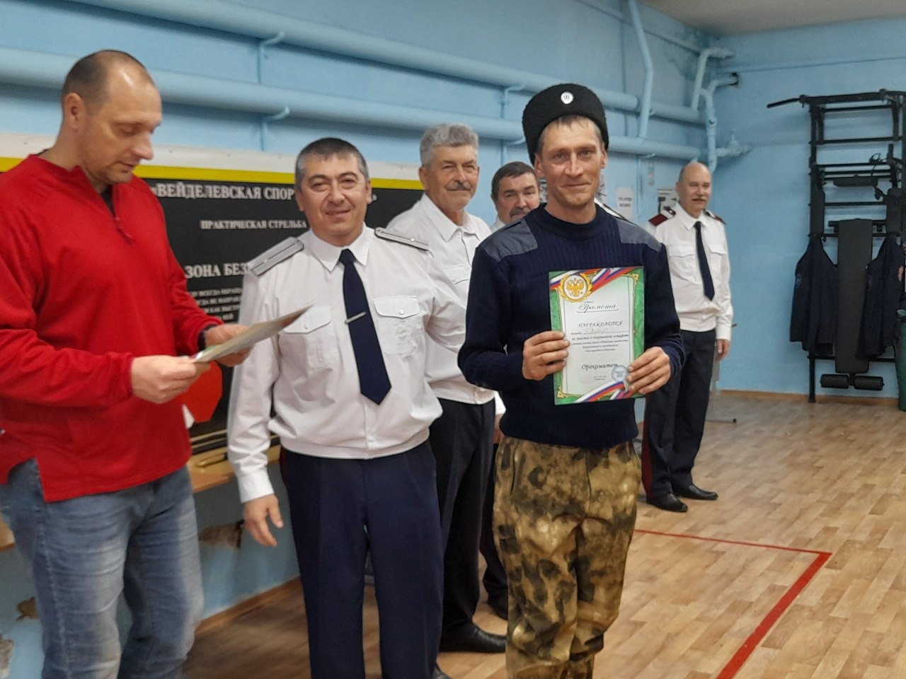 Юные спортсмены секции «Практическая стрельба» Вейделевской спортивной школы получили уникальный и бесценный опыт общения с представителями Вейделевского хуторского казачьего общества Юные спортсмены секции «Практическая стрельба» Вейделевской спортивной школы получили уникальный и бесценный опыт общения с представителями Вейделевского хуторского казачьего общества