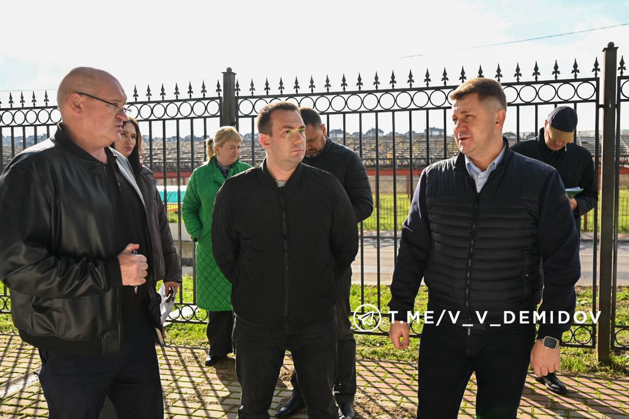 Валентин Демидов: Проверил ход подготовки Есенинского катка к зимнему сезону Валентин Демидов: Проверил ход подготовки Есенинского катка к зимнему сезону