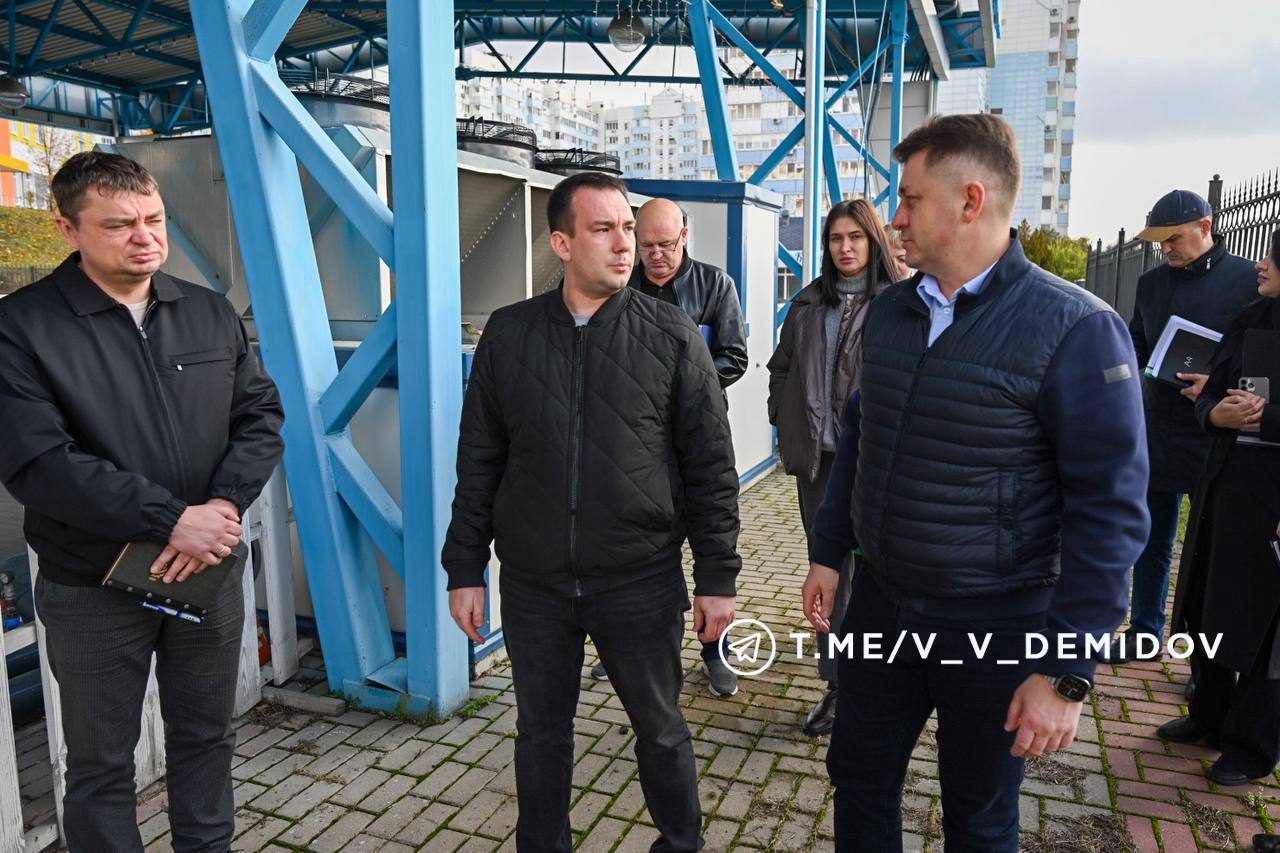 Валентин Демидов: Проверил ход подготовки Есенинского катка к зимнему сезону Валентин Демидов: Проверил ход подготовки Есенинского катка к зимнему сезону