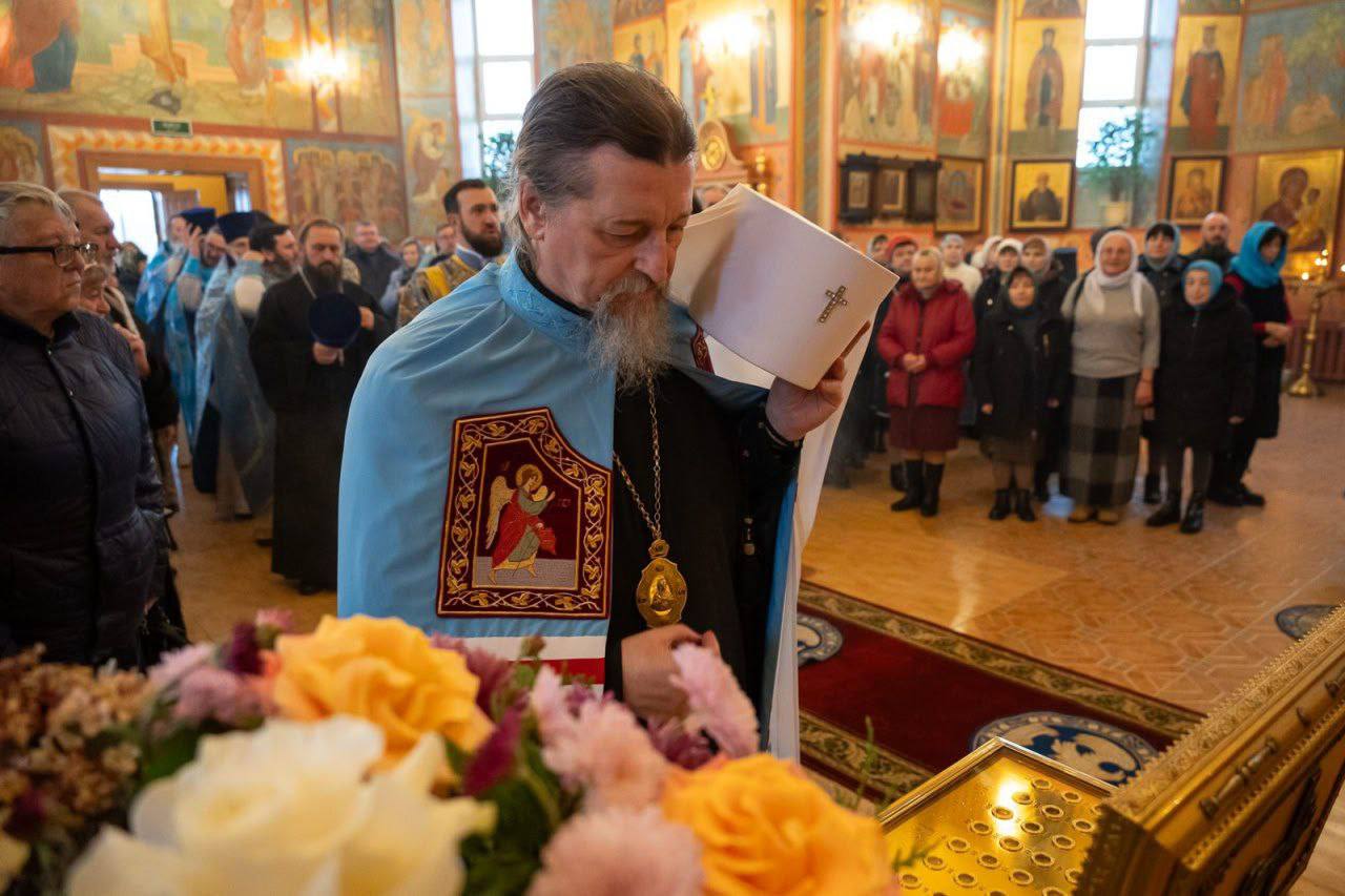 В день памяти иконы Божией Матери «Всех скорбящих Радость», митрополит Белгородский и Старооскольский Иоанн совершил Божественную литургию в нашем храме по случаю престольного праздника В день памяти иконы Божией Матери «Всех скорбящих Радость», митрополит Белгородский и Старооскольский Иоанн совершил Божественную литургию в нашем храме по случаю престольного праздника