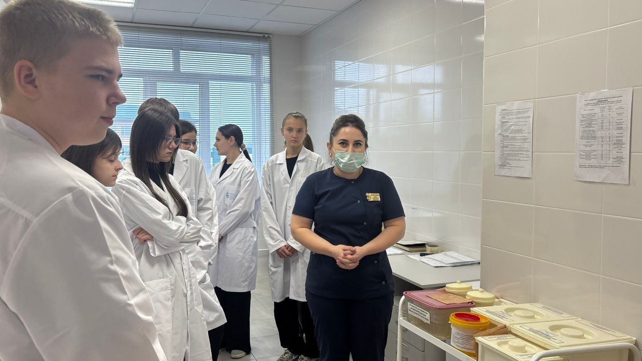 Галина Руденко: Ученики медицинского класса Ливенской школы №1 прошли практику в Красногвардейской Центральной районной больнице Галина Руденко: Ученики медицинского класса Ливенской школы №1 прошли практику в Красногвардейской Центральной районной больнице