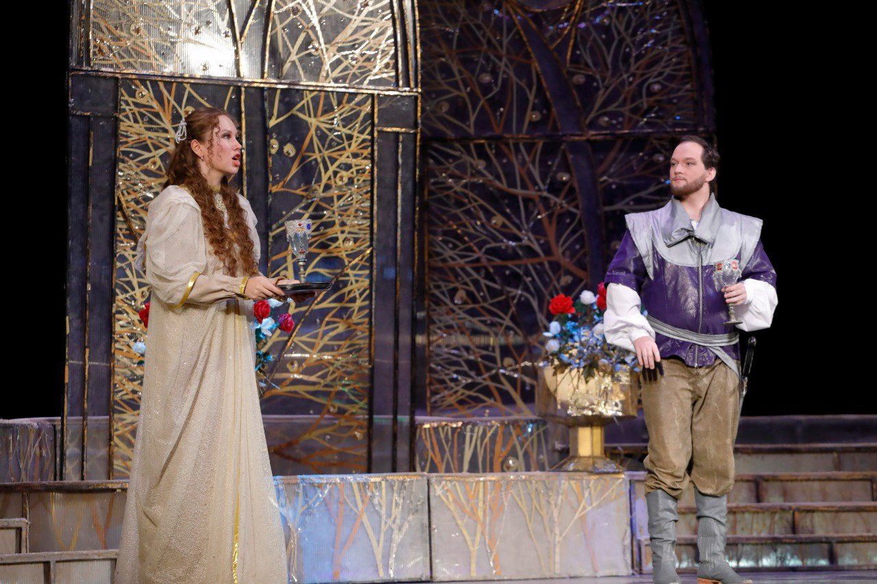 Учащиеся детских школ искусств из Белгорода, Курска, Губкина и Старого Оскола приняли участие в постановке оперы Петра Ильича Чайковского «Иоланта» на сцене Воронежского театра оперы и балета Учащиеся детских школ искусств из Белгорода, Курска, Губкина и Старого Оскола приняли участие в постановке оперы Петра Ильича Чайковского «Иоланта» на сцене Воронежского театра оперы и балета