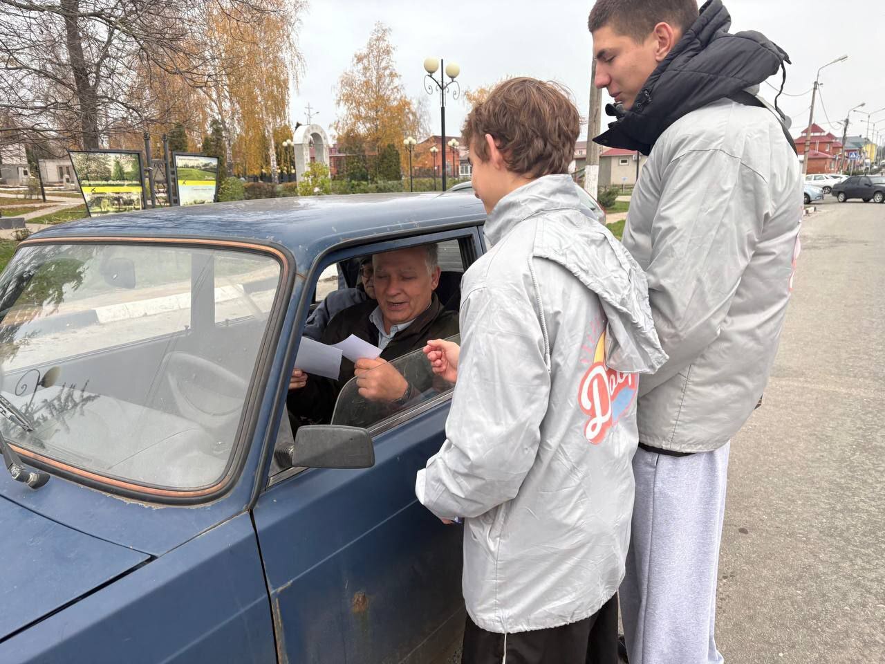 Грайворонские полицейские и волонтёры напомнили о безопасности на дорогах Грайворонские полицейские и волонтёры напомнили о безопасности на дорогах