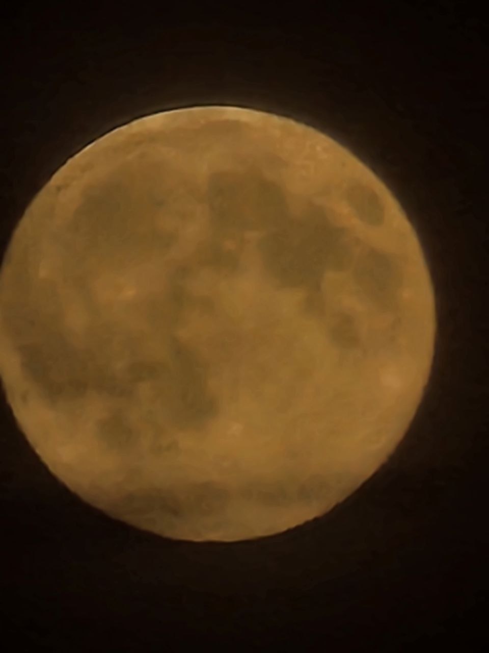 Двойной удар красоты: лунное гало и Бобровая Луна (Луна охотника) Двойной удар красоты: лунное гало и Бобровая Луна (Луна охотника)