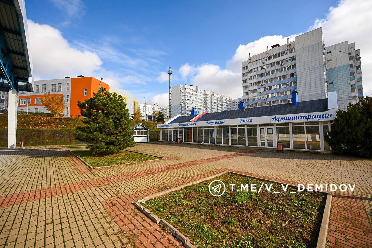 Мэр Белгорода проверил, как идёт подготовка Есенинского катка к зимнему сезону Мэр Белгорода проверил, как идёт подготовка Есенинского катка к зимнему сезону