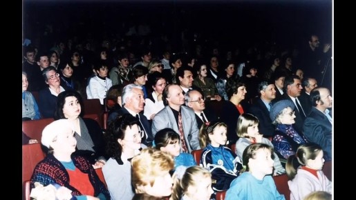 Дорогие друзья, предлагаем заглянуть за кулисы избирательного процесса прошлых лет с помощью нейросетей