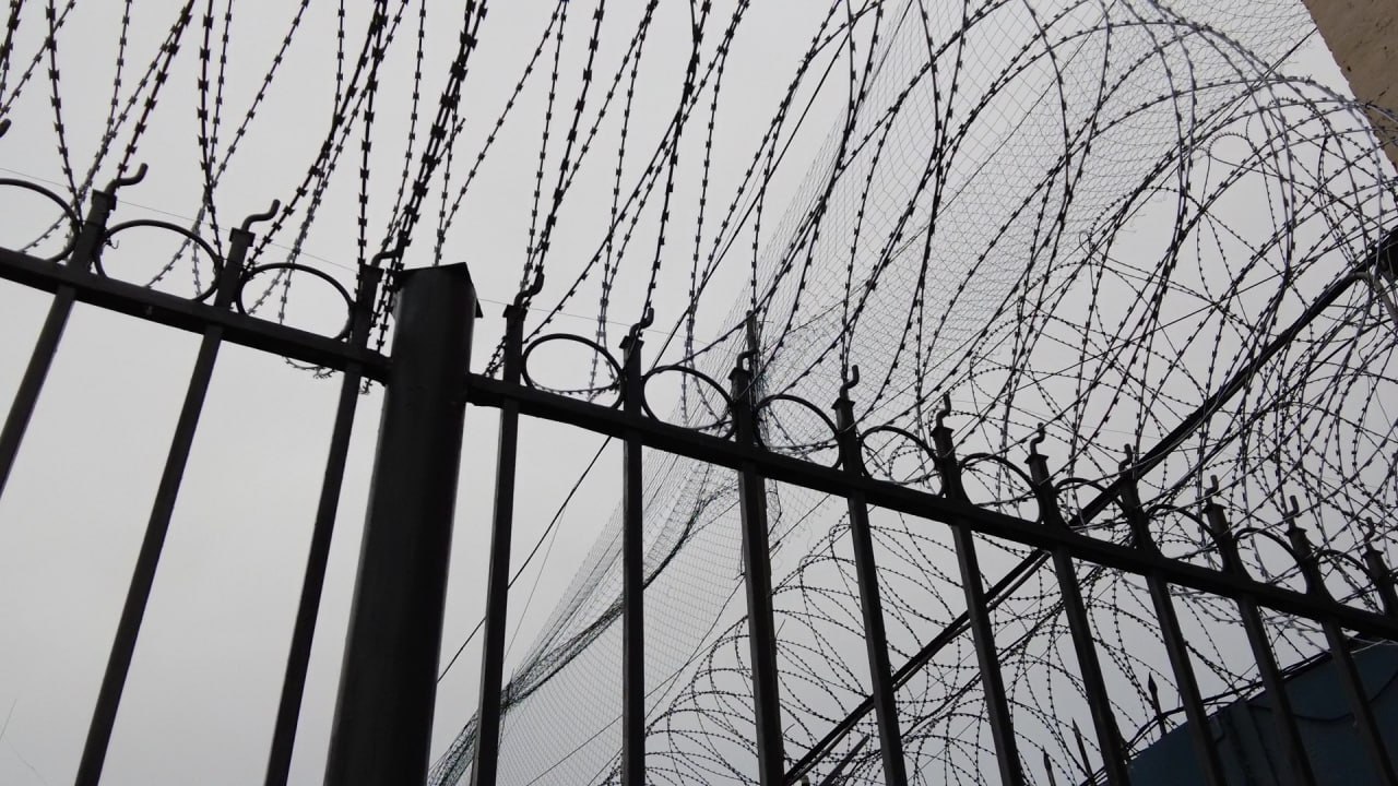 От жаркой работы тает твой срок От жаркой работы тает твой срок