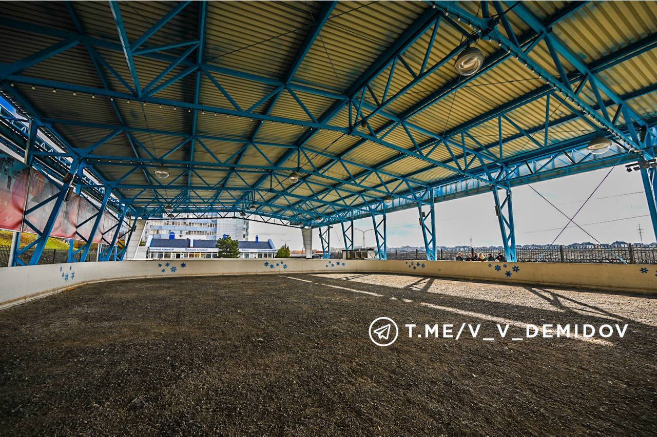 Мэр Белгорода проверил, как идёт подготовка Есенинского катка к зимнему сезону Мэр Белгорода проверил, как идёт подготовка Есенинского катка к зимнему сезону