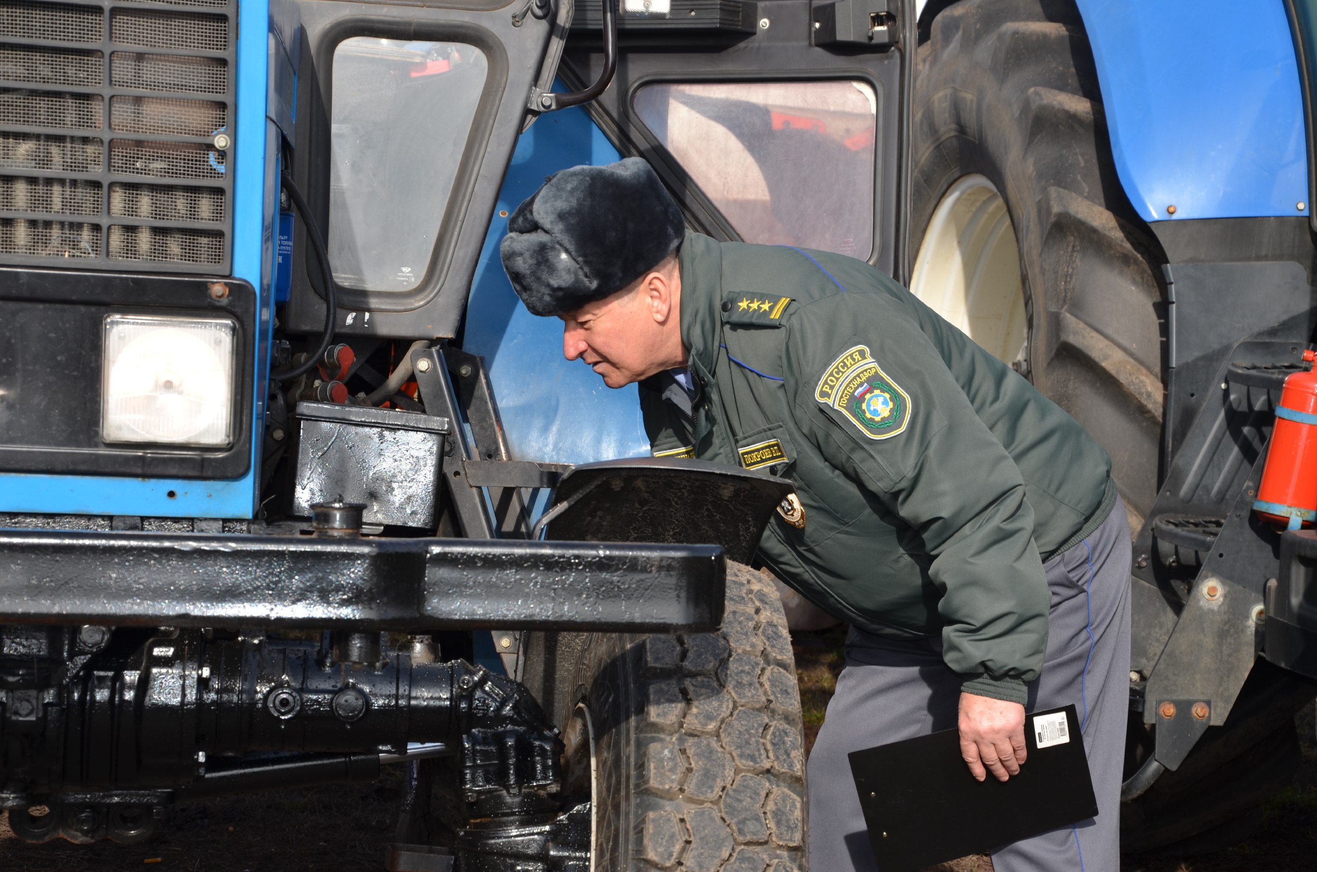 Уважаемые краснояружцы!. Услуги, предоставляемые инспекцией гостехнадзора Краснояружского округа (получение и замена удостоверения трактористамашиниста, регистрация самоходных машин, прохождение технического осмотра)...