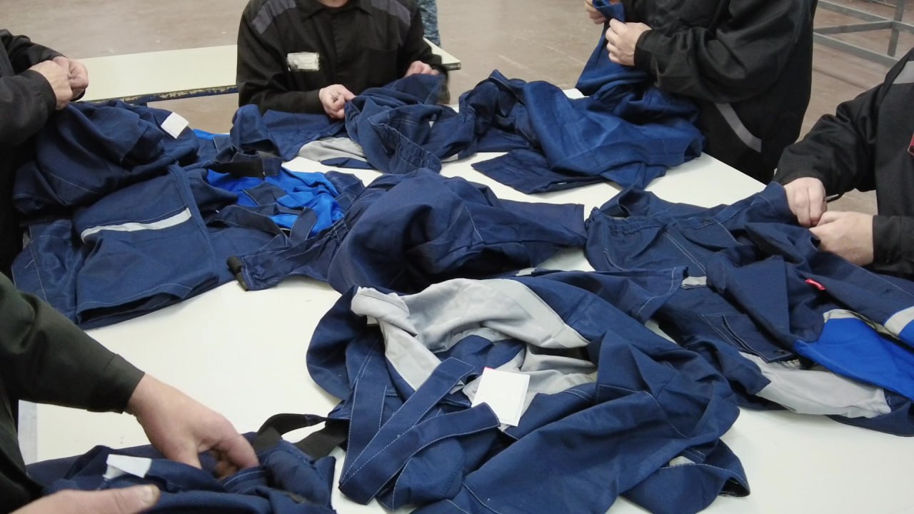 От жаркой работы тает твой срок От жаркой работы тает твой срок