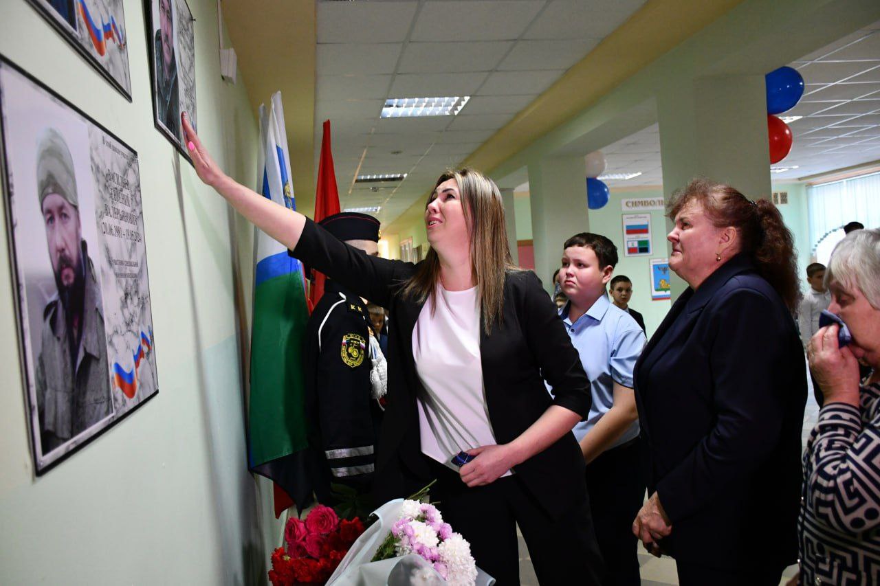 Галина Руденко: В Верхососенской школе установили мемориальную доску в память о Михаиле Ткаченко Галина Руденко: В Верхососенской школе установили мемориальную доску в память о Михаиле Ткаченко