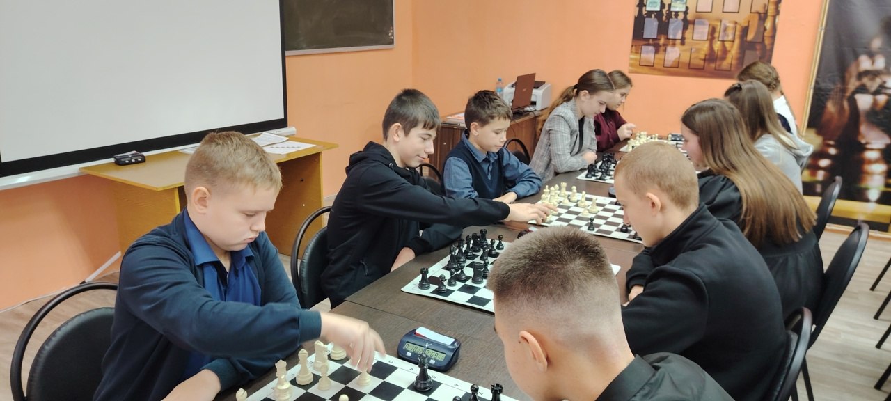 На базе Вейделевской спортивной школы прошли районные соревнования по шахматам среди команд общеобразовательных организаций дивизиона «А», в рамках 68-й Спартакиады школьников в 2025 – 2026 учебном году На базе Вейделевской спортивной школы прошли районные соревнования по шахматам среди команд общеобразовательных организаций дивизиона «А», в рамках 68-й Спартакиады школьников в 2025 – 2026 учебном году