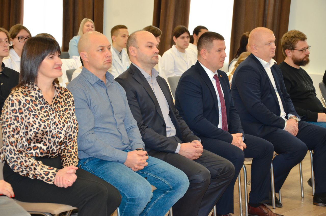 15 краснояружских ребят прошли торжественное посвящение в юные медики 15 краснояружских ребят прошли торжественное посвящение в юные медики