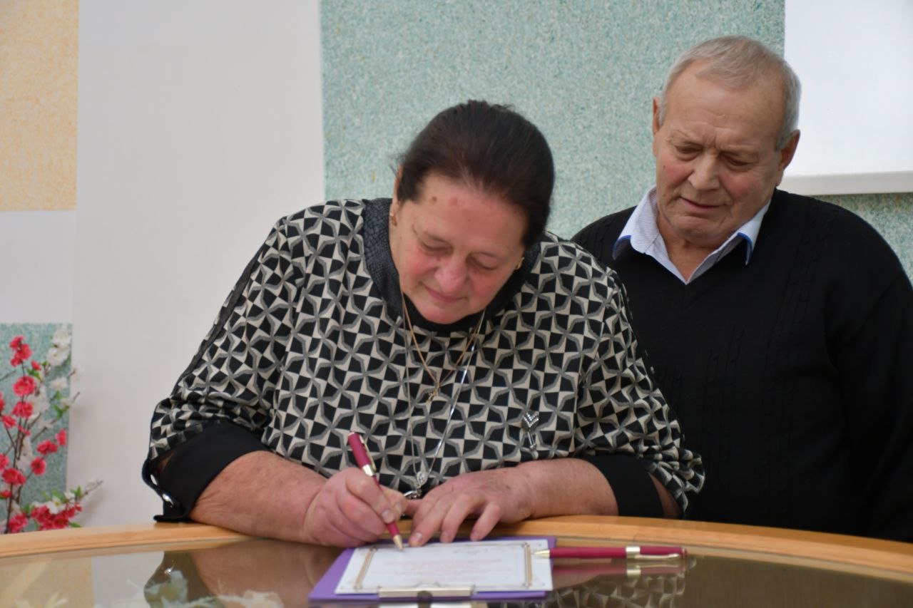 Галина Руденко: Алексей Иванович и Мария Александровна Платохины отметили золотую свадьбу, спустя 50 лет вновь обменявшись обручальными кольцами Галина Руденко: Алексей Иванович и Мария Александровна Платохины отметили золотую свадьбу, спустя 50 лет вновь обменявшись обручальными кольцами