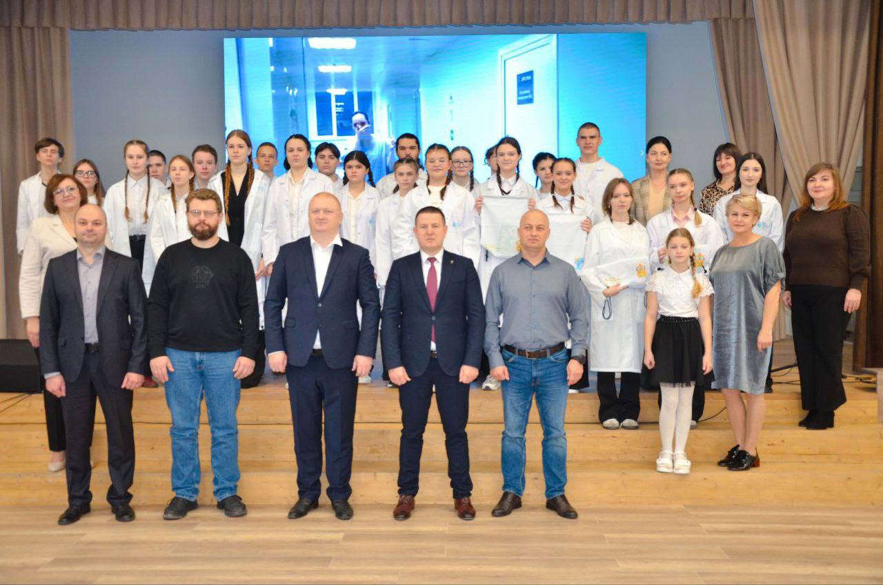 Андрей Иконников: Сегодня в Краснояружском районе особенное мероприятие — посвящение в юные медики Белогорья Андрей Иконников: Сегодня в Краснояружском районе особенное мероприятие — посвящение в юные медики Белогорья