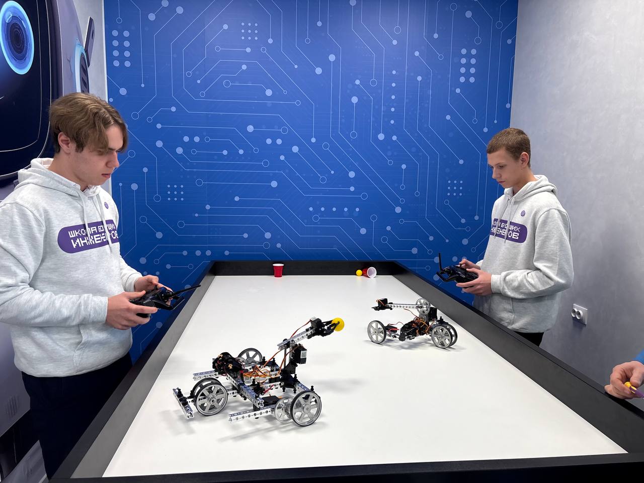 Михаил Лобазнов: С коллегами посетили МАОУ «Средняя общеобразовательная школа №1» нашего муниципалитета, которая в рамках инициативного проекта Губернатора по модернизации образовательной системы стала флагманской Михаил Лобазнов: С коллегами посетили МАОУ «Средняя общеобразовательная школа №1» нашего муниципалитета, которая в рамках инициативного проекта Губернатора по модернизации образовательной системы стала флагманской